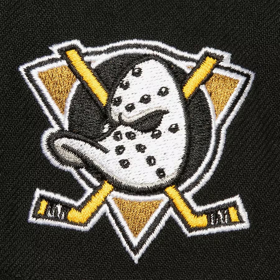 Бейсболка Mitchell & Ness Black Anaheim Ducks Icon Grail Pro Snapback Hat