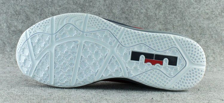 Кроссовки Nike Max LeBron 11 Low 'Independence Day'