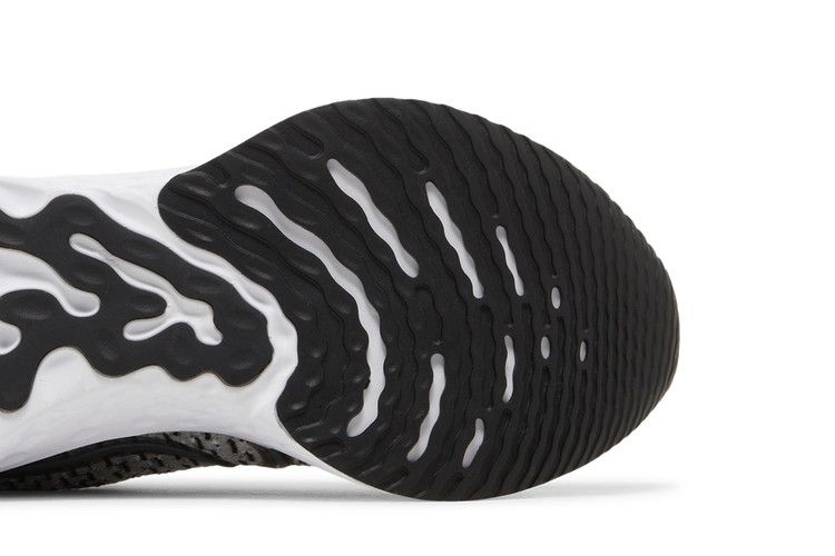 Кроссовки Nike React Infinity Run Flyknit 3 'Black Grey Fog'