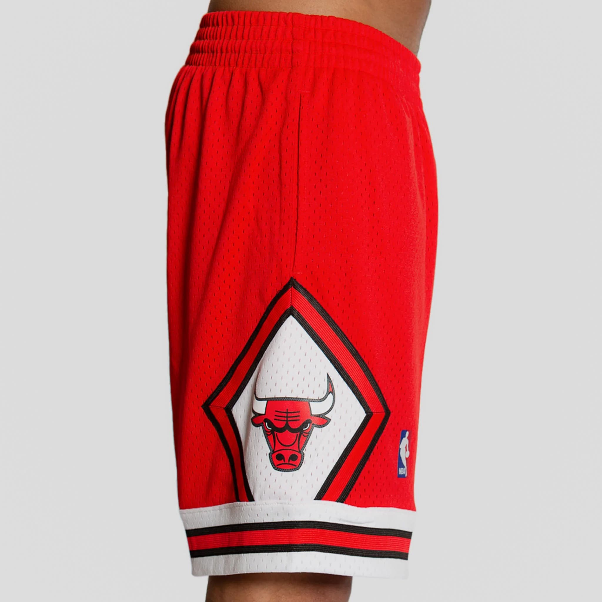 Спортивные шорты Mitchell & Ness Chicago Bulls 1997-98 Hardwood Classics Throwback Swingman NBA Shorts