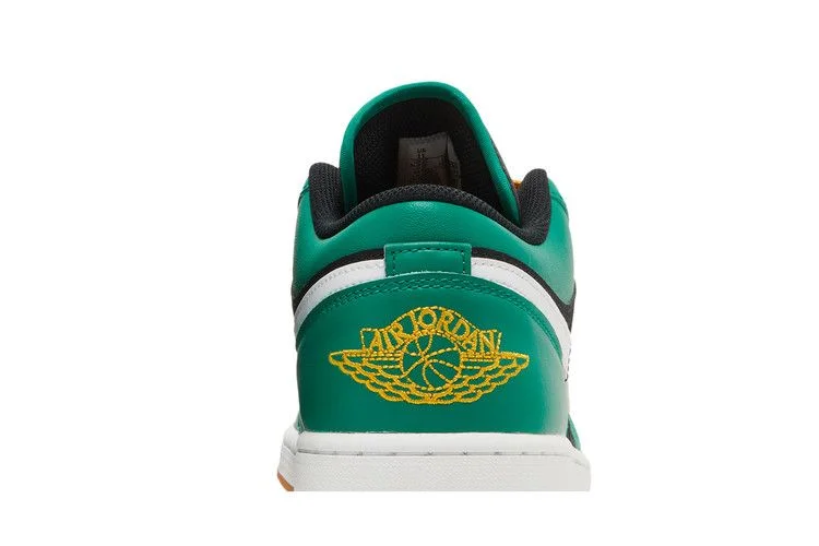 Кроссовки Air Jordan 1 Low SE 'Christmas'