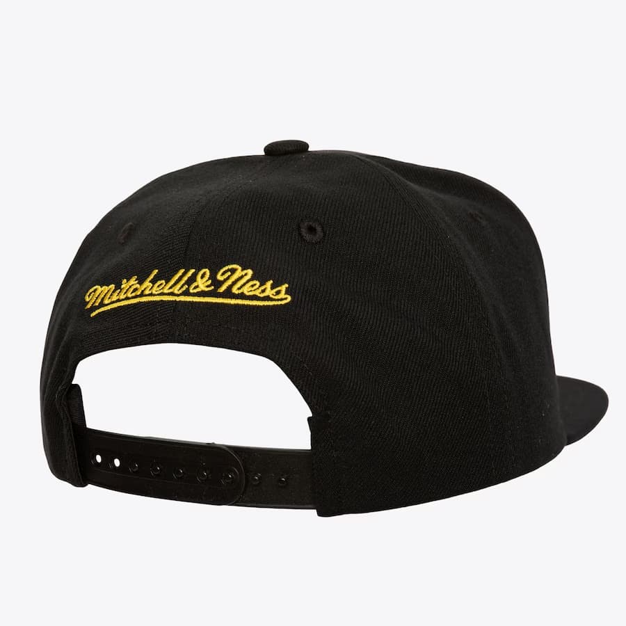 Black-Miami-Heat-Retro-Snapback-Hat-1