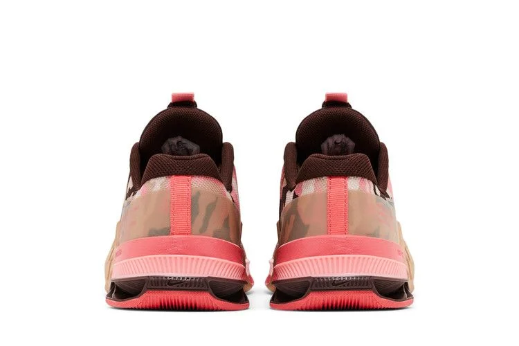Krossovki-Nike-Wmns-Metcon-8-AMP-Coral-Chalk-Camo-5