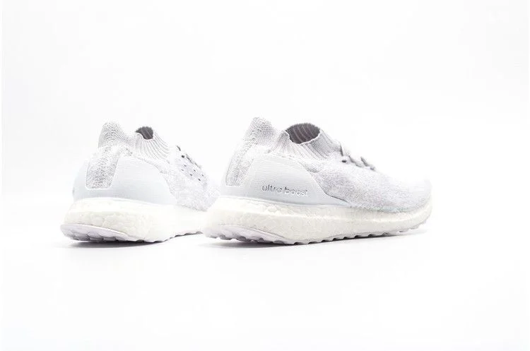Krossovki-Adidas-Wmns-UltraBoost-Uncaged-White-3