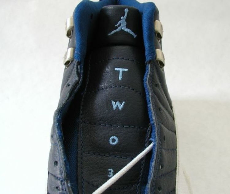 air-jordan-12-og-130690-411_08