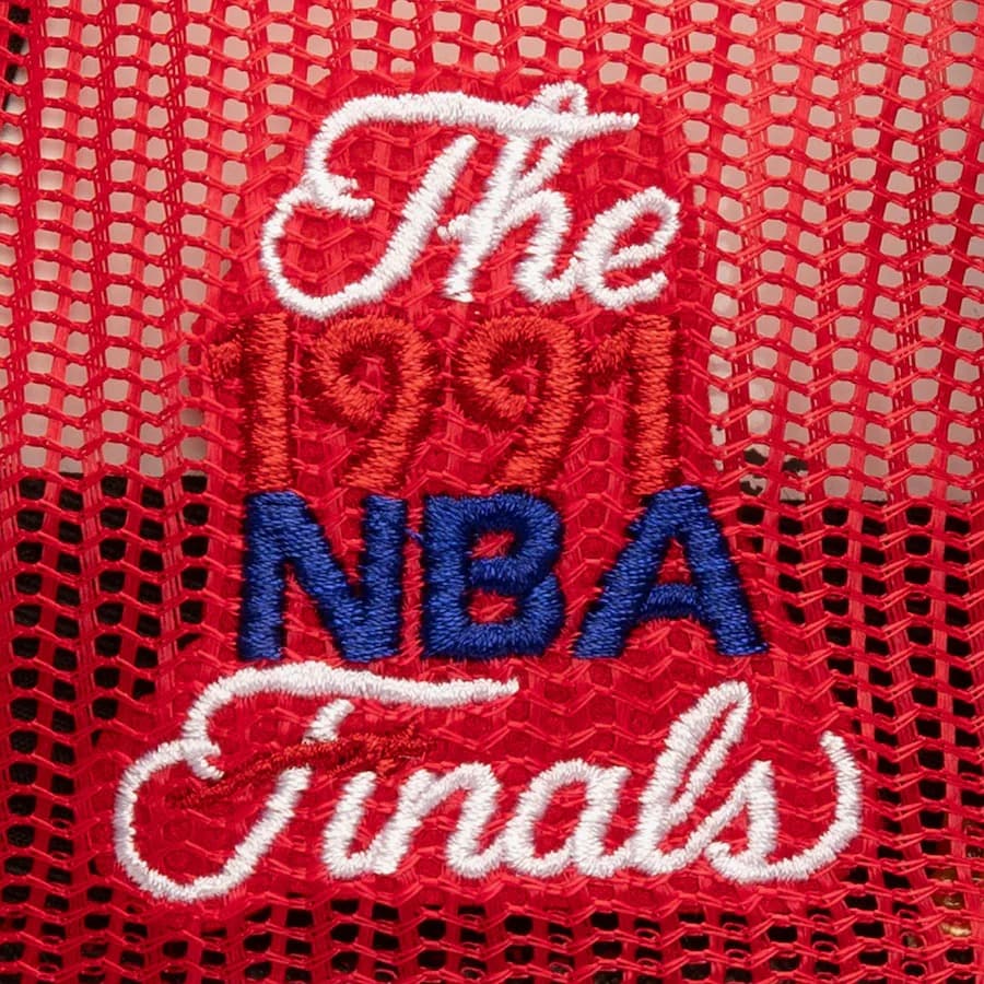 Бейсболка Mitchell & Ness Red Chicago Bulls Golden Champs Trucker Snapback Hat