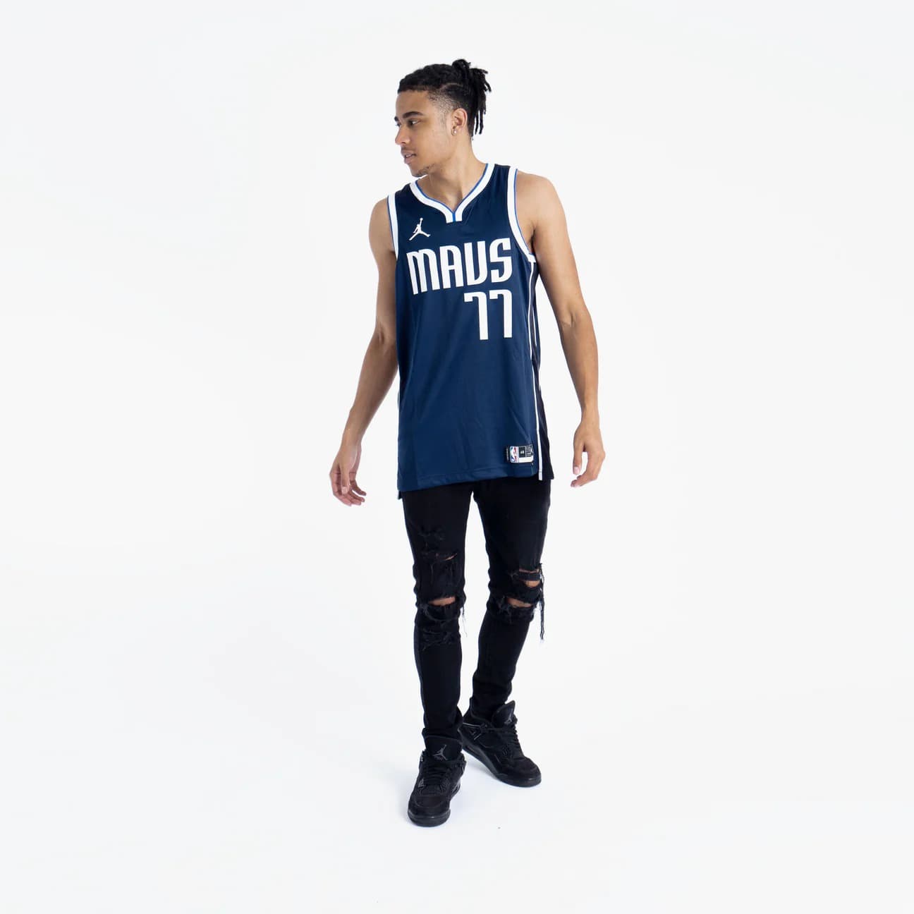 Баскетбольная джерси 2023-24 Dallas Mavericks Luka Dončić #77 Swingman Statement Edition Navy Jersey