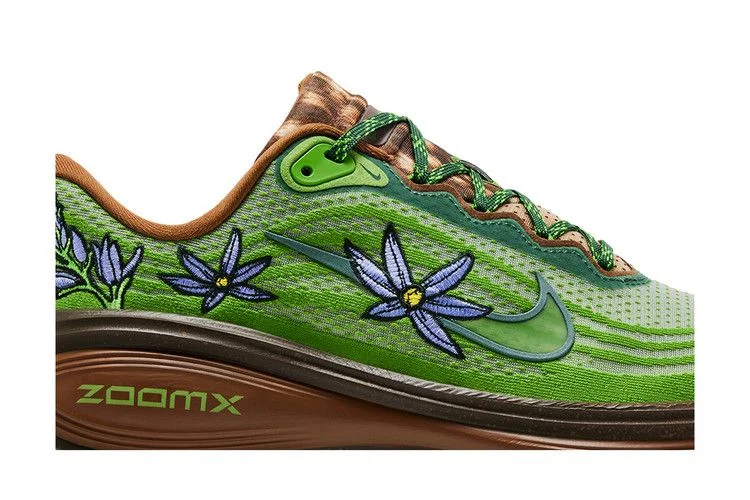 Krossovki-Nike-Wmns-Vomero-Plus-Doernbecher-2026-1