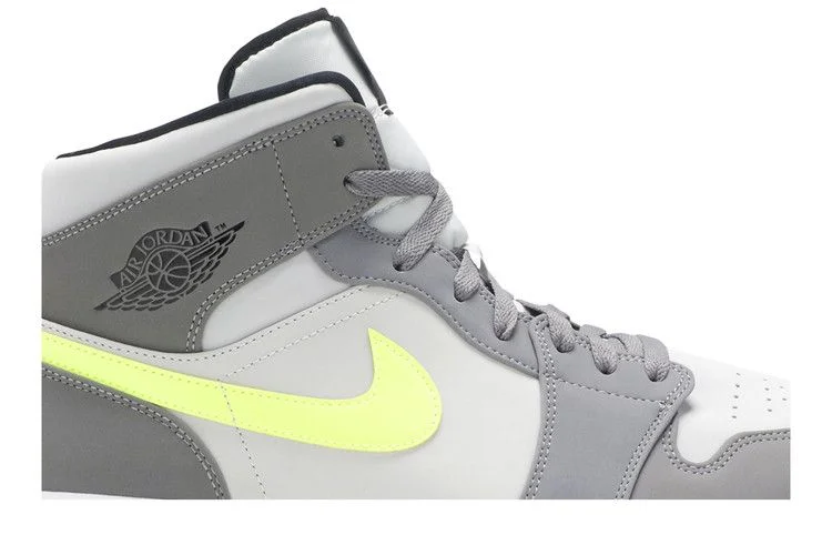 Krossovki-Air-Jordan-1-Mid-Gunsmoke-Volt-1