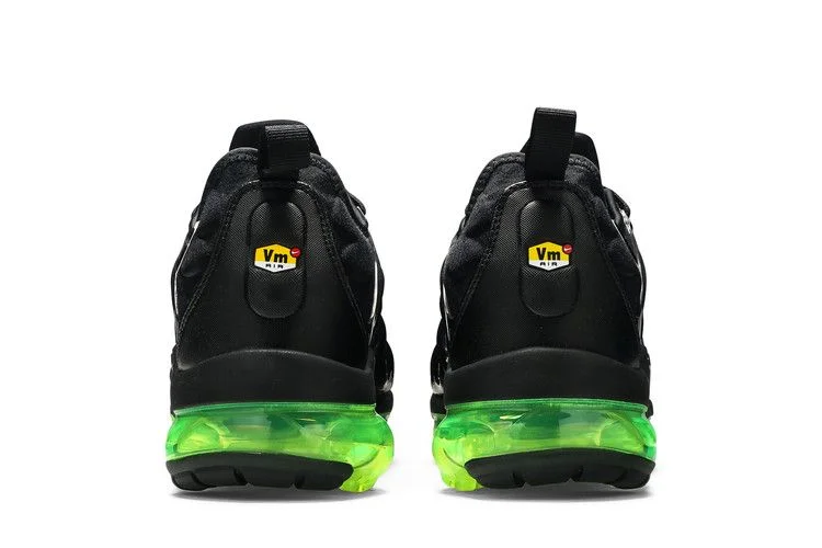 Кроссовки Nike Air VaporMax Plus 'Black Volt'