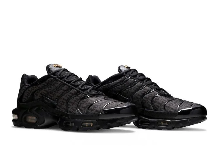 Krossovki-Nike-Air-Max-Plus-Black-7