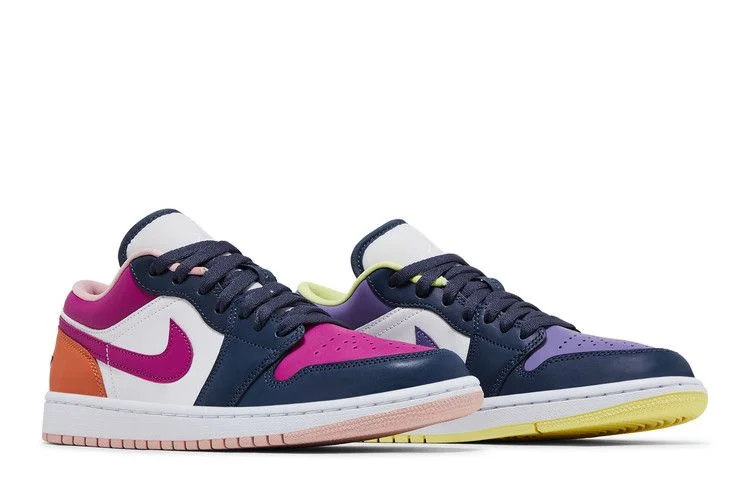 Krossovki-Wmns-Air-Jordan-1-Low-SE-Mismatched-Purple-Magenta-7