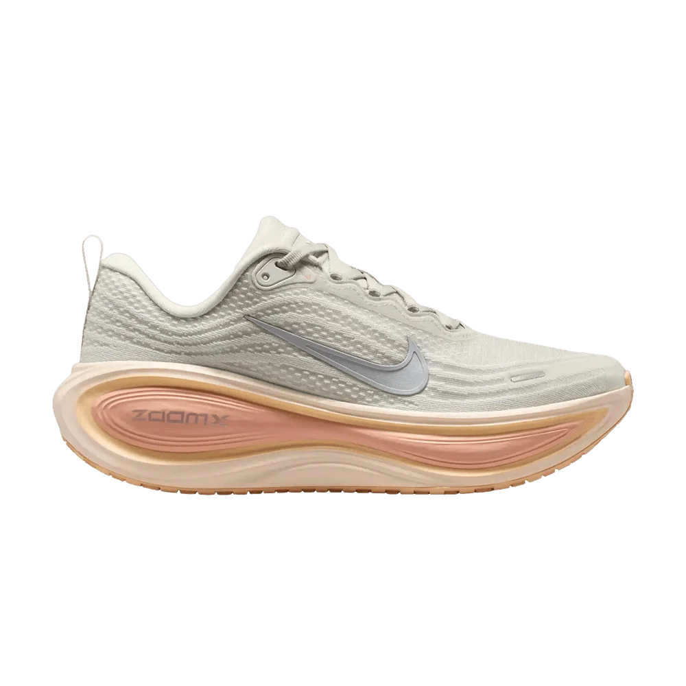 Krossovki-Nike-Wmns-Vomero-Plus-Light-Bone-Arctic-Orange