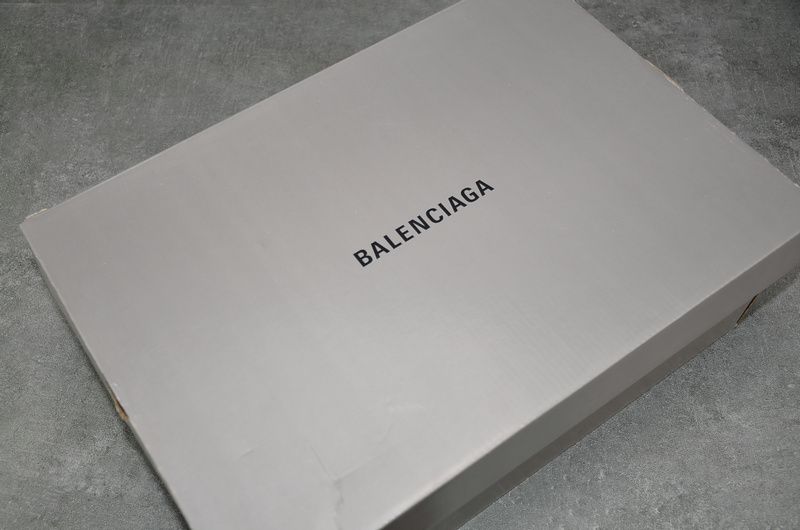 Balenciaga-Wmns-Speed-Trainer-Black-White-10