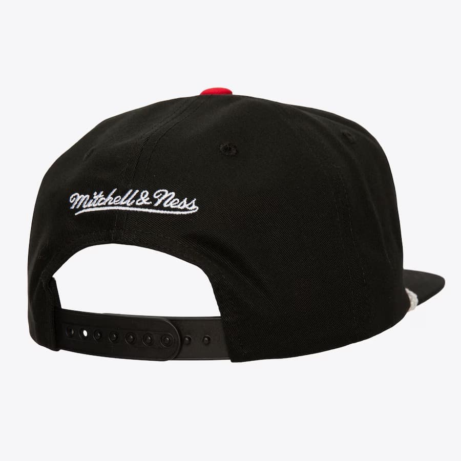 Бейсболка Mitchell & Ness Black Cincinnati Reds Radiant Lines Deadstock Snapback Hat