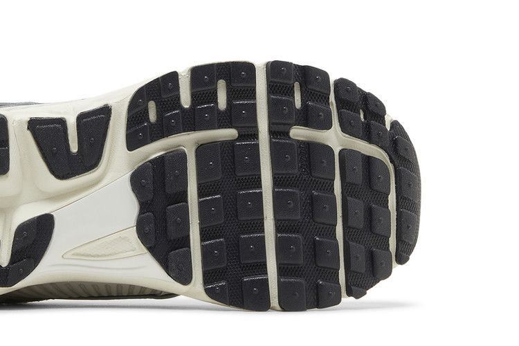 Кроссовки Nike Air Zoom Vomero 5 'Chrome'
