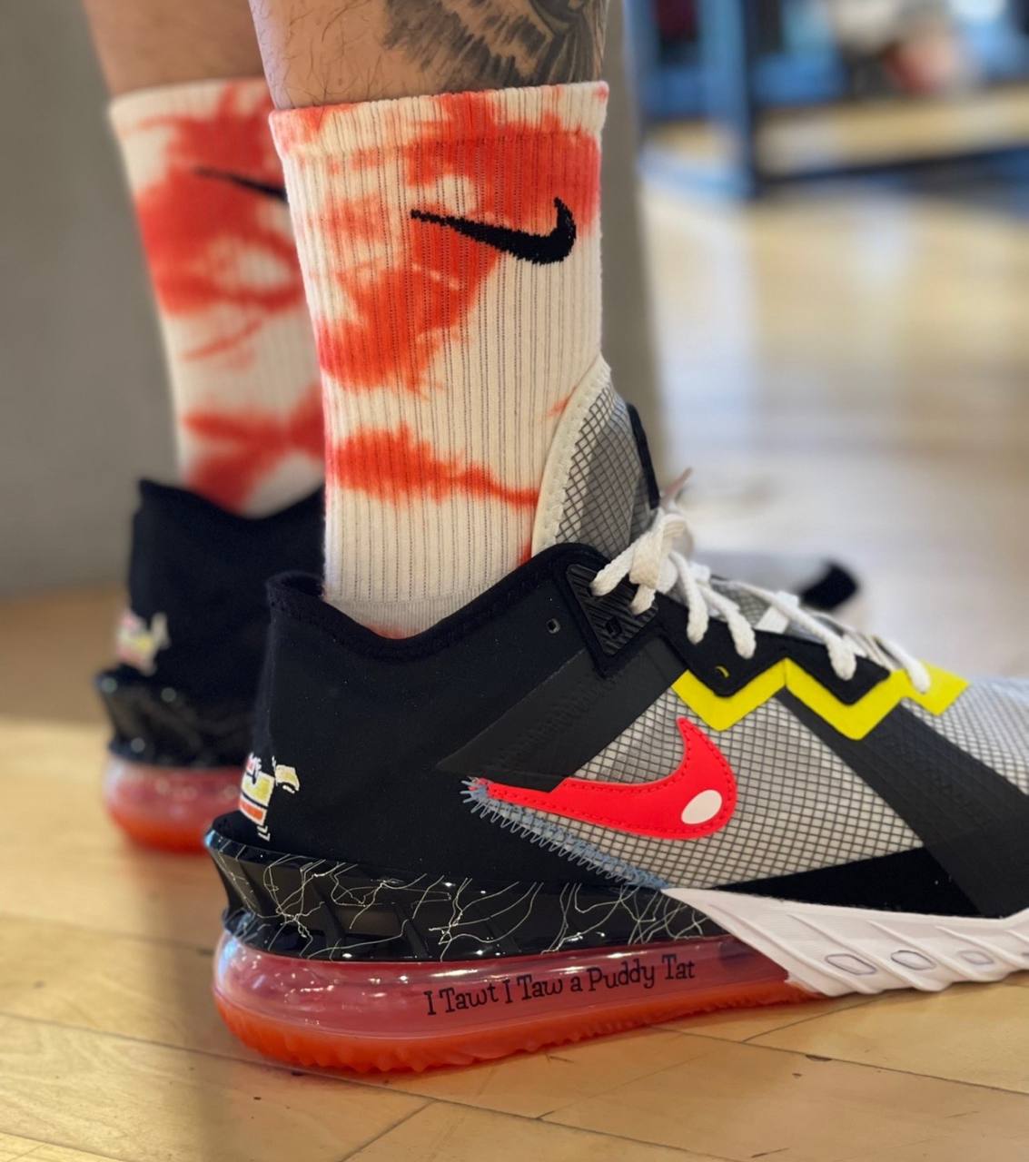 Кроссовки Space Jam x Nike LeBron 18 Low EP Sylvester x Tweety