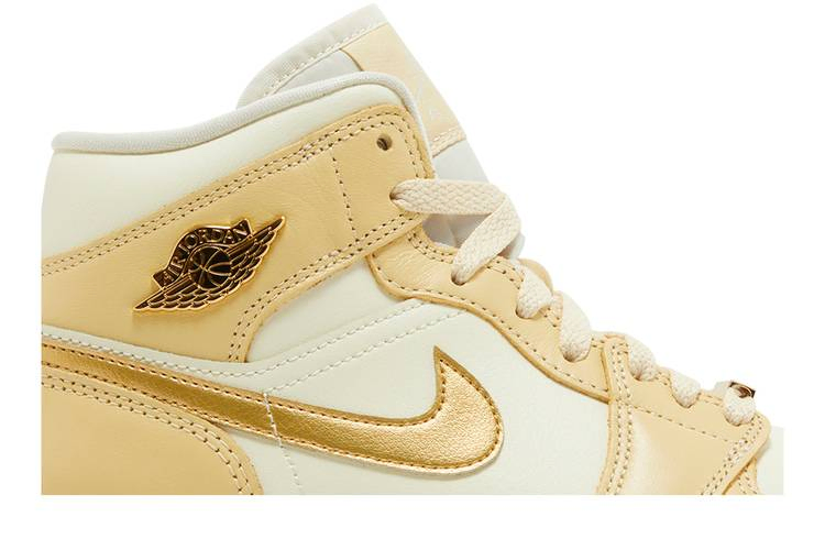 Кроссовки Wmns Air Jordan 1 Mid 'Pale Vanilla Gold'