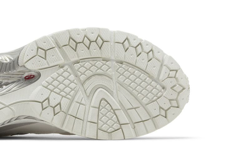 Кроссовки New Balance 2002R GORE-TEX 'White Brighton Grey'