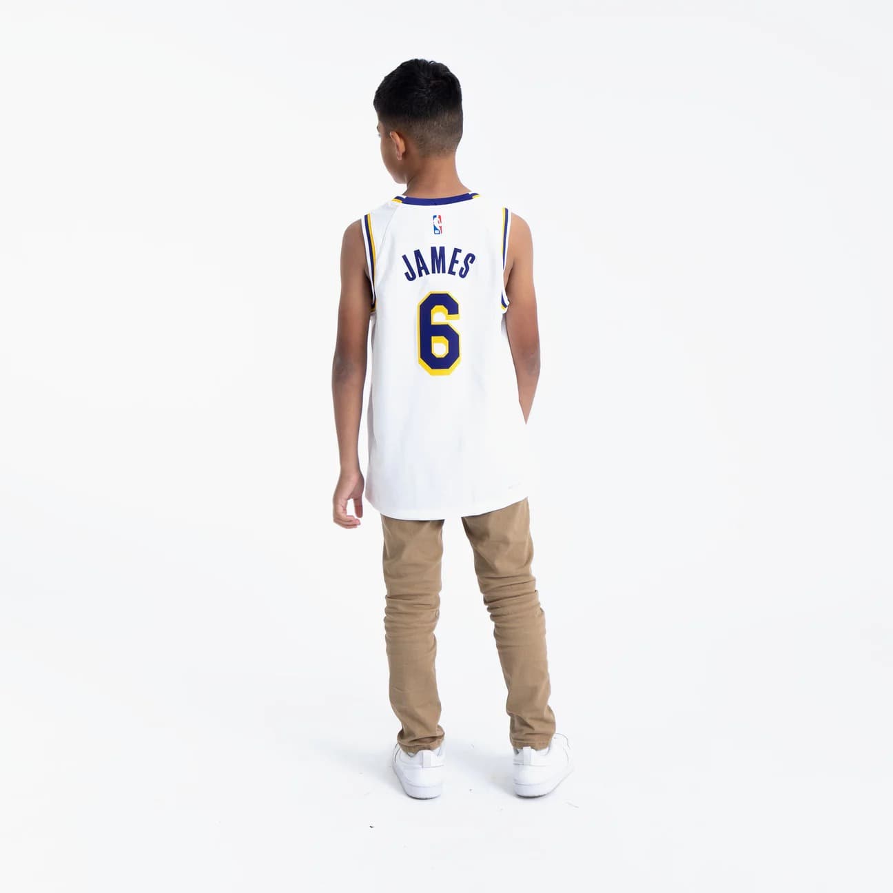 Баскетбольная джерси 2022-23 Los Angeles Lakers LeBron James #23 Youth Swingman Association Edition White Jersey