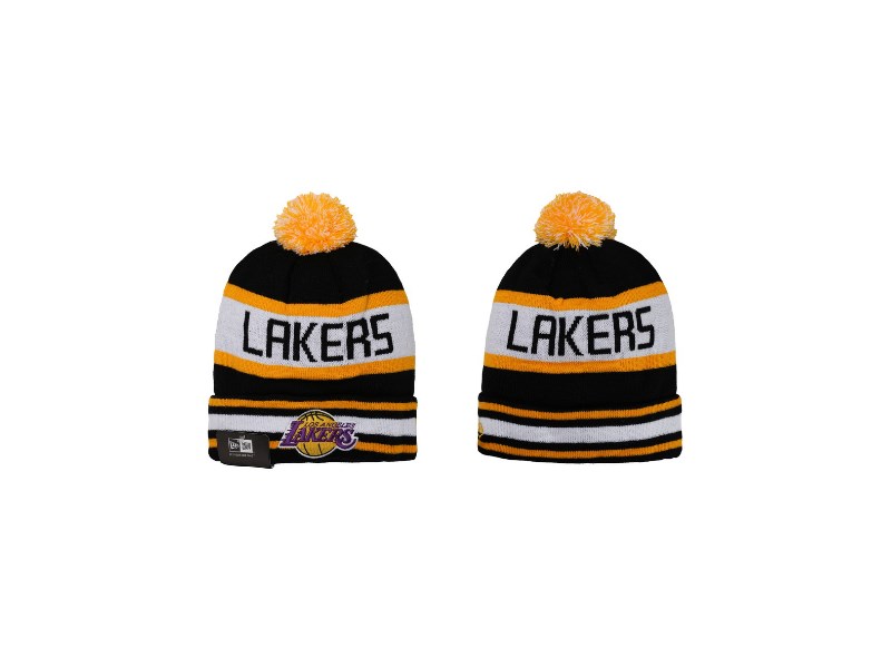 shapka-la-lakers-s-pomponom-1