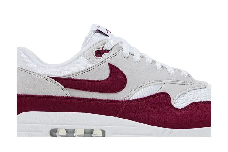 Krossovki-Stranger-Things-x-Nike-Air-Max-1-Steve-Harrington-1