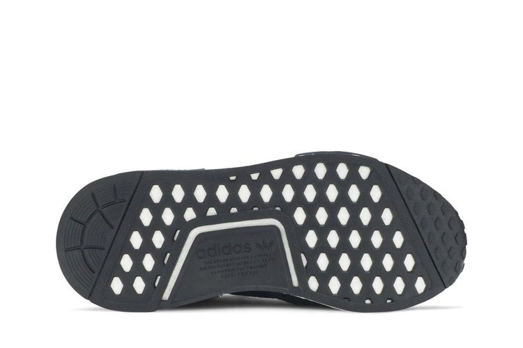 wmns-nmd_r1-metallic-plugs-core-black-ee5172_03