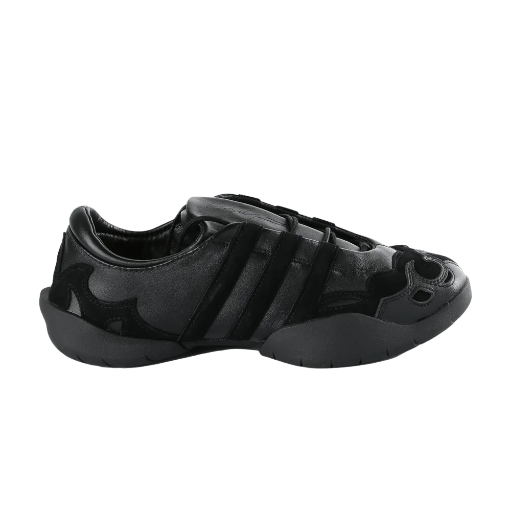 Krossovki-adidas-Y-3-Regu-2002-Sneaker-Black