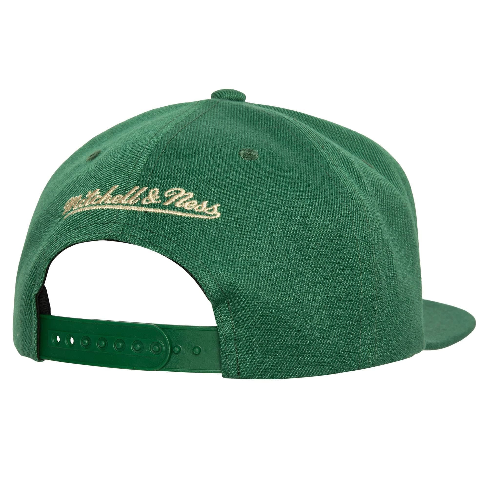 Бейсболка Mitchell & Ness Embroidery Glitch Snapback Milwaukee Bucks Hat