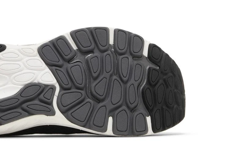 Krossovki-New-Balance-Fresh-Foam-X-860v13-2E-Wide-Black-Magnet-4