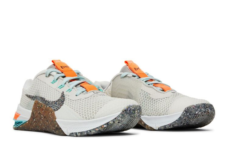 wmns-metcon-7-light-bone-platinum-tint-da9624-091_07
