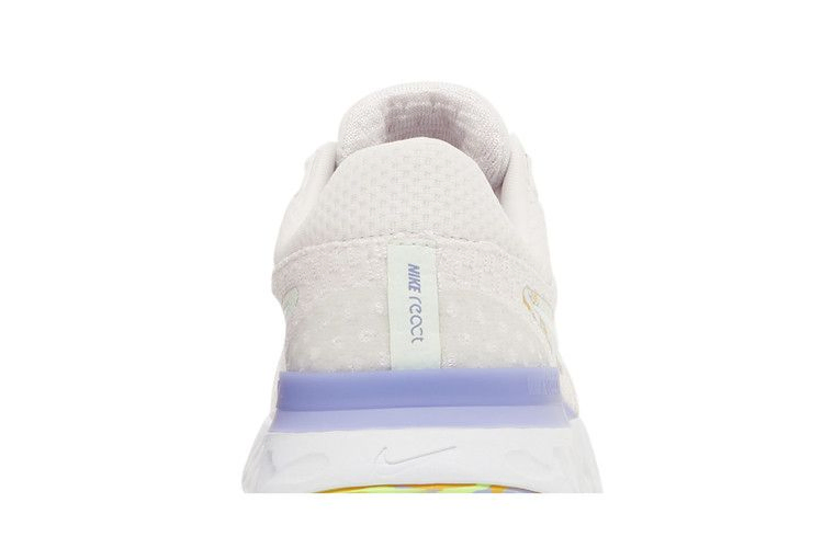 wmns-react-infinity-run-flyknit-3-premium-light-soft-pink-marble-do9477-600_06