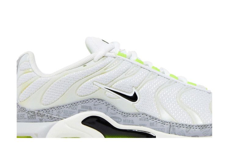air-max-plus-gs-reflective-logo-white-volt-cd0609-015_01
