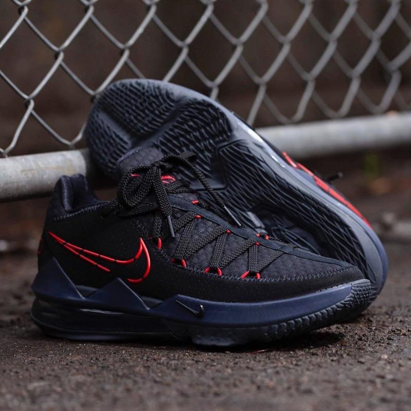 Кроссовки Nike LeBron 17 Low 'Bred'