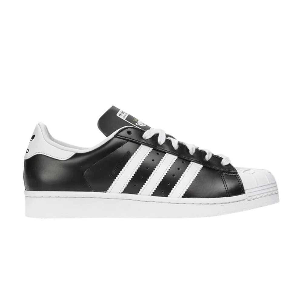 Krossovki-Nigo-x-adidas-Superstar-Bearfoot-Black