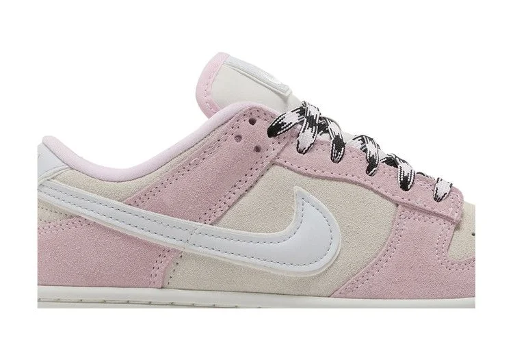 Кроссовки Nike Wmns Dunk Low LX 'Pink Foam'