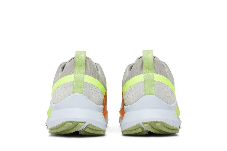 react-pegasus-trail-4-light-iron-ore-volt-dj6158-002_05