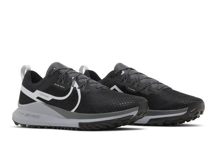 react-pegasus-trail-4-black-dark-grey-dj6158-001_07