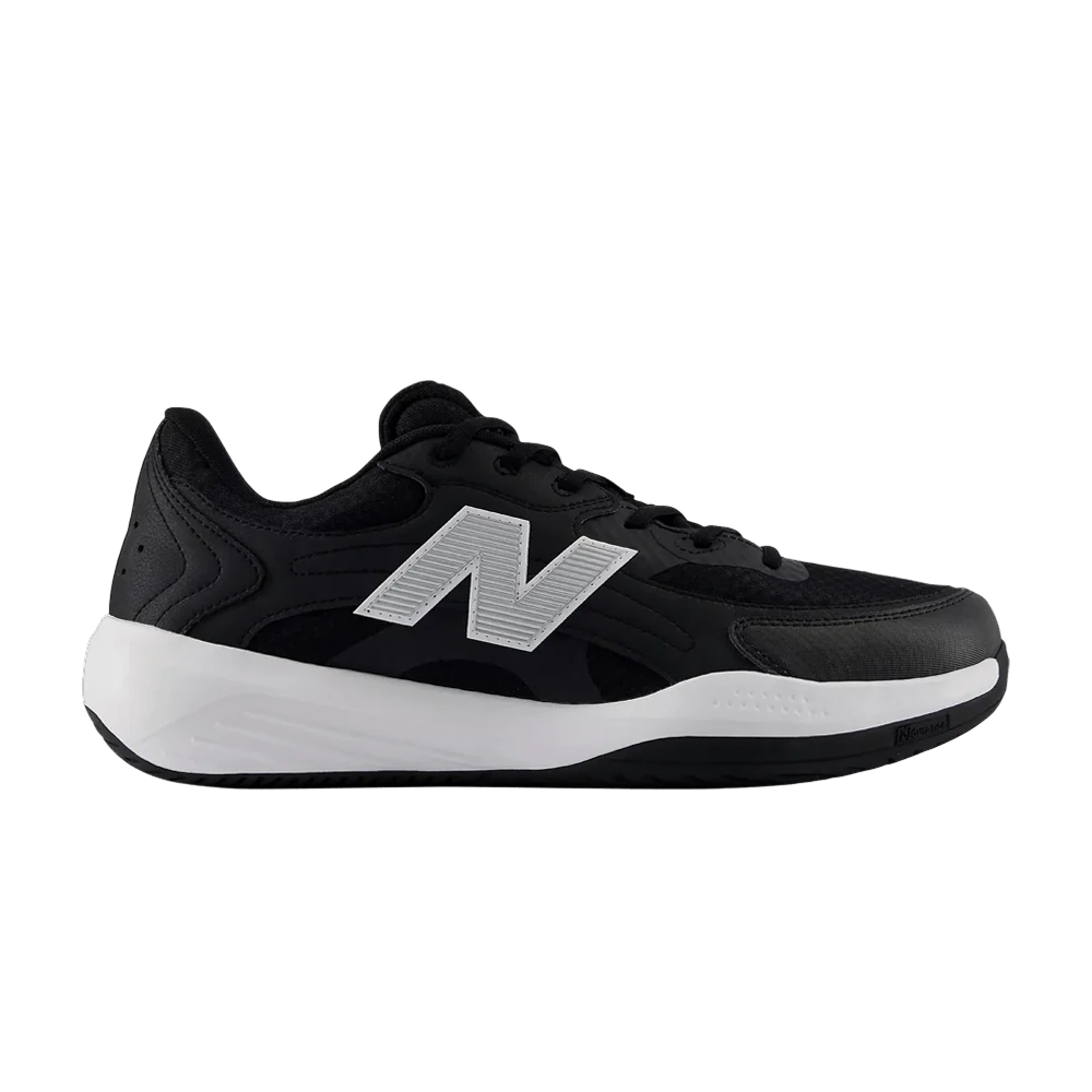Krossovki-New-Balance-696v7-Black-White