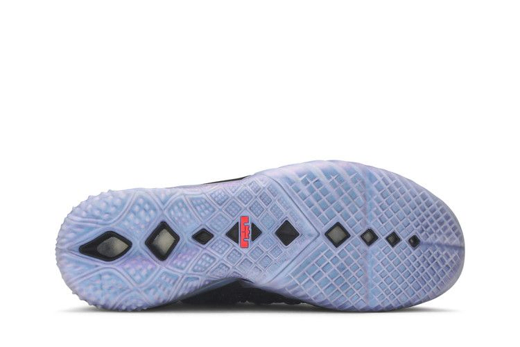 kylian-mbappe-x-lebron-18-french-heritage-db8148-001_03