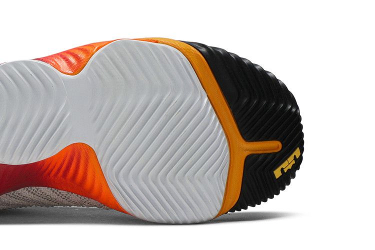 lebron-16-gs-space-travel-aq2465-188_04