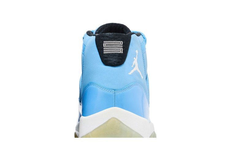 air-jordan-11-retro-pantone-689479-405_06