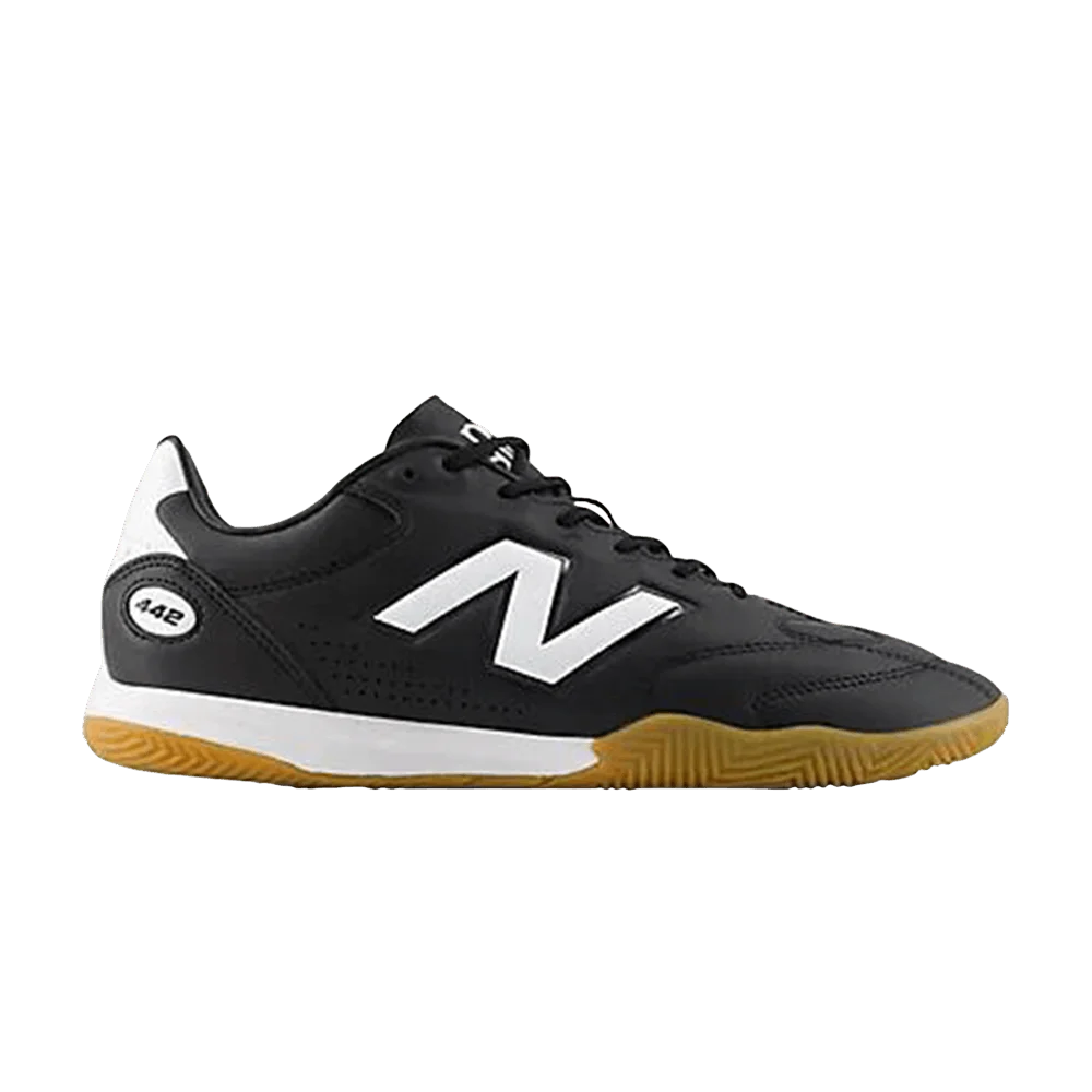 Krossovki-New-Balance-442-Pro-IN-V3-Black-White