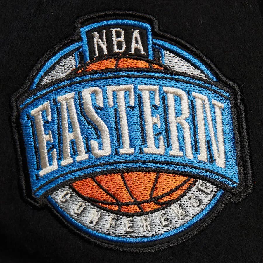 Бомбер Mitchell & Ness Black Chicago Bulls Team History Vintage Logo Full-Snap Varsity Jacket