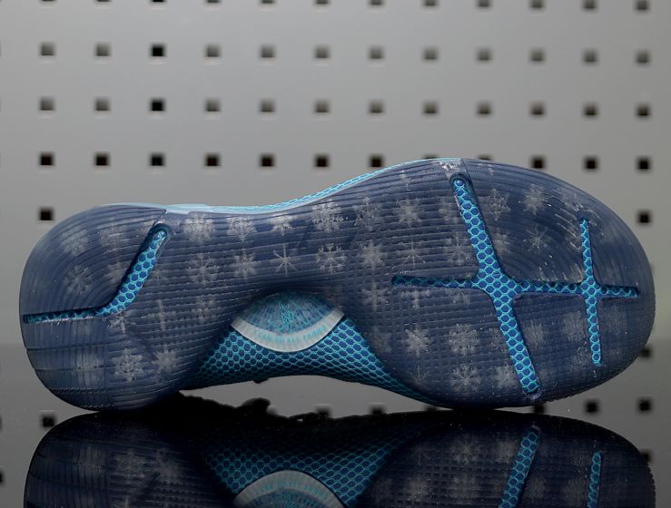 Under-Armour-Curry-6-Christmas-in-the-Town-2