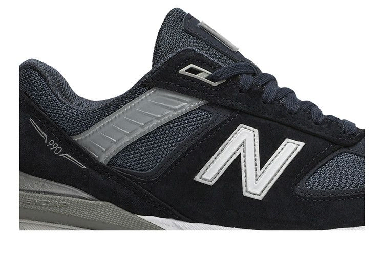 comme-des-garcons-x-990v5-cdg-900v5_01