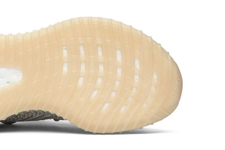 Krossovki-Adidas-Yeezy-Boost-350-V2-Kids-Lundmark-Non-Reflective-4