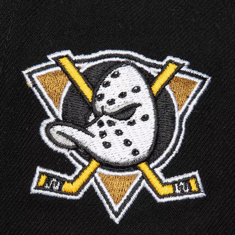 Бейсболка Mitchell & Ness Black Anaheim Ducks Tailsweep 2.0 Pro Snapback Hat