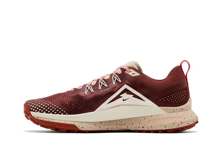 Krossovki-Nike-React-Pegasus-Trail-4-Dark-Pony-Picante-Red-2