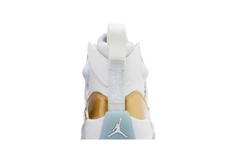 wmns-jumpman-two-trey-white-metallic-gold-dr9631-107_06